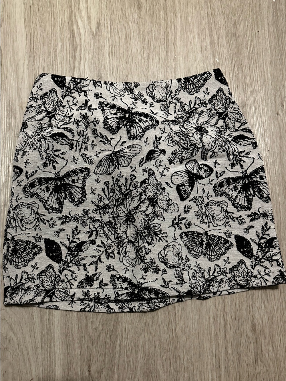 ⭐️ Black and White Butterfly embroidered skirt